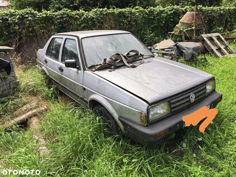 Volkswagen Jetta - 1