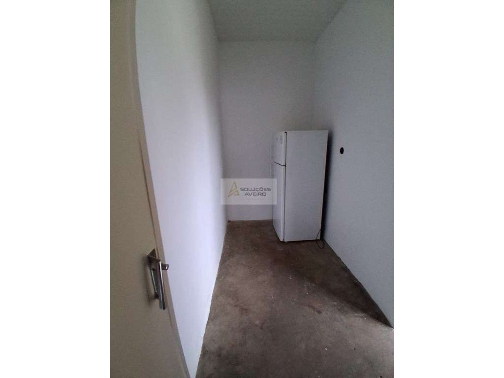 Arrendamento: Moradia Térrea T3 na Mamarrosa com Anexos e Terreno - Grande imagem: 3/11