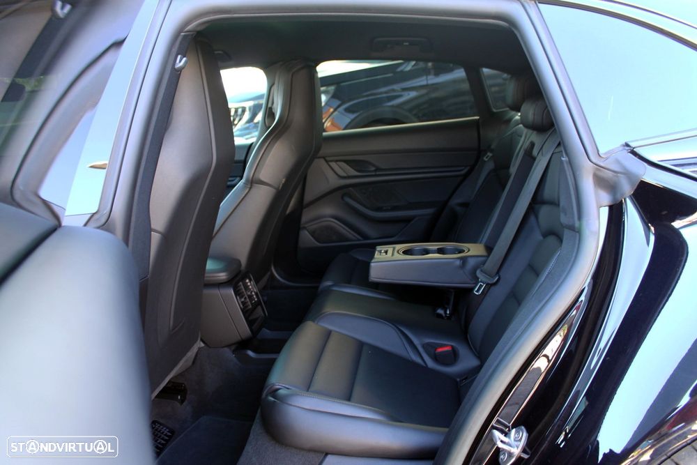 Porsche Taycan Cross Turismo - 30