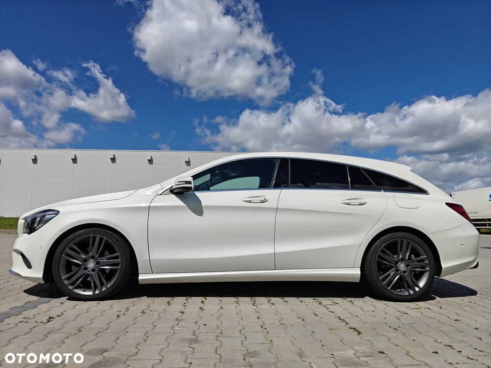 Mercedes-Benz CLA 180 7G-DCT UrbanStyle Edition - 24