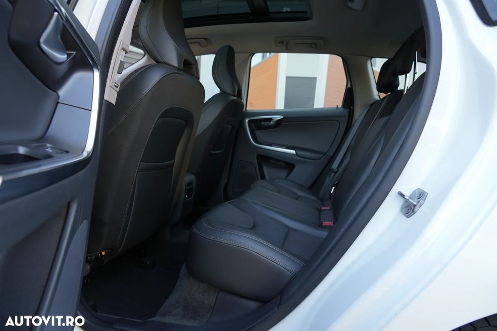 Volvo XC 60 D5 AWD Geartronic Summum - 12