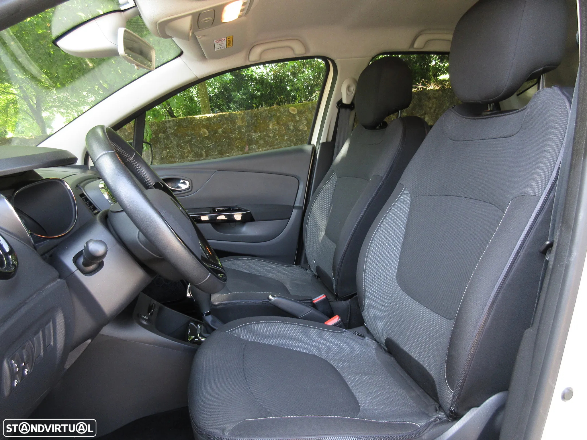 Renault Captur 1.2 TCe Exclusive EDC - 20