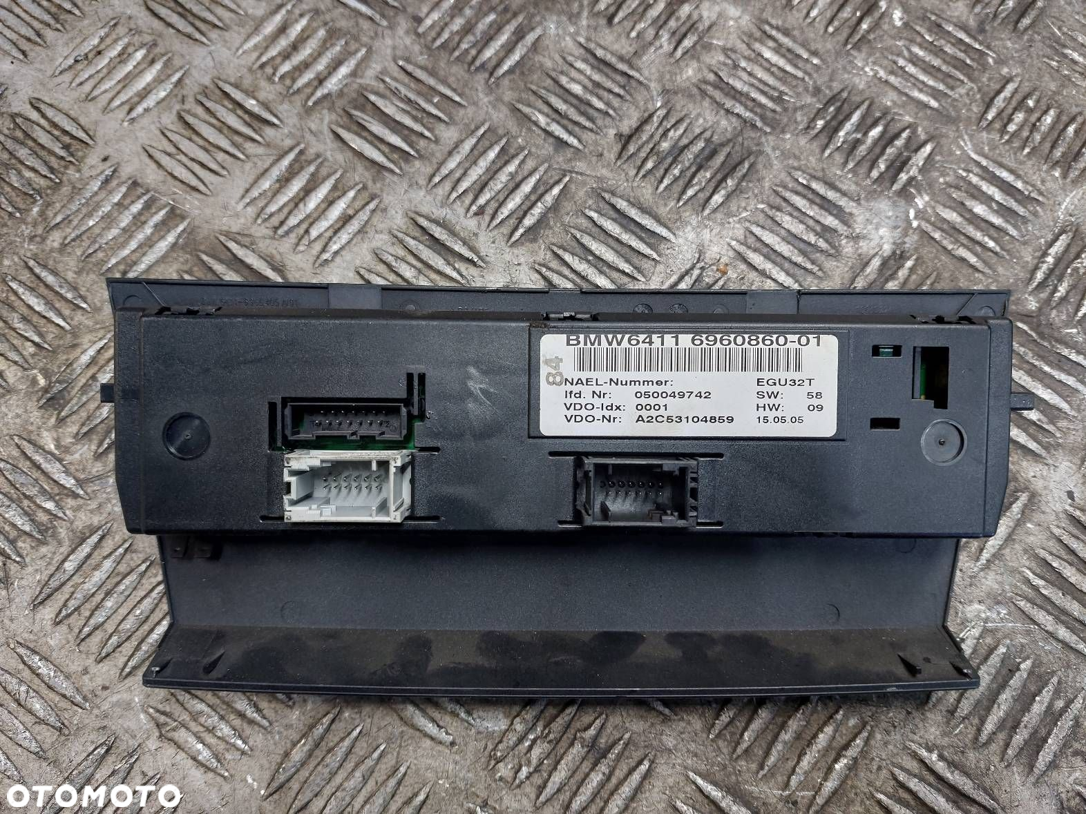 PANEL NAWIEWU BMW E90 6960860 - 2
