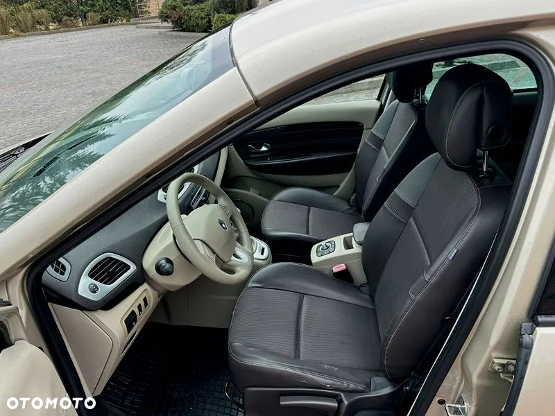 Renault Grand Scenic - 10