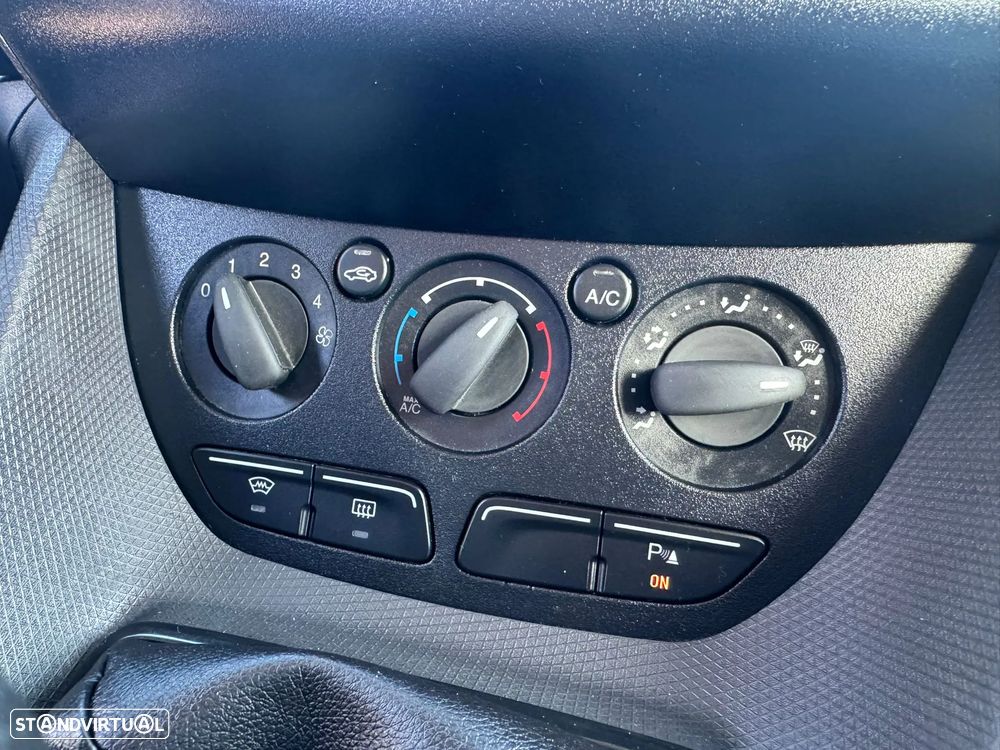 Ford Transit Connect - 23