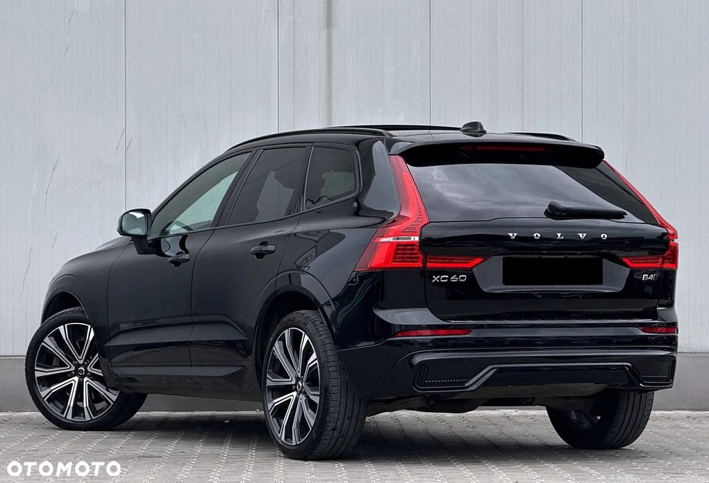 Volvo XC 60 B4 D AWD Plus Dark - 17