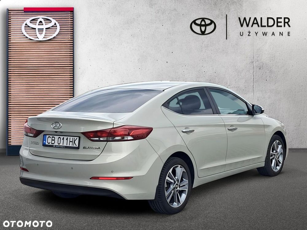 Hyundai Elantra 1.6 Comfort - 6