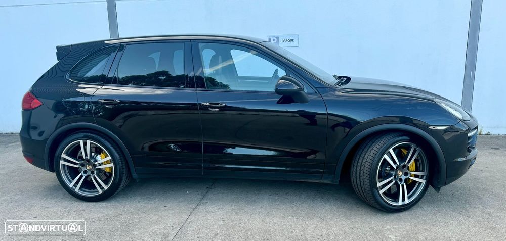 Porsche Cayenne Turbo - 2