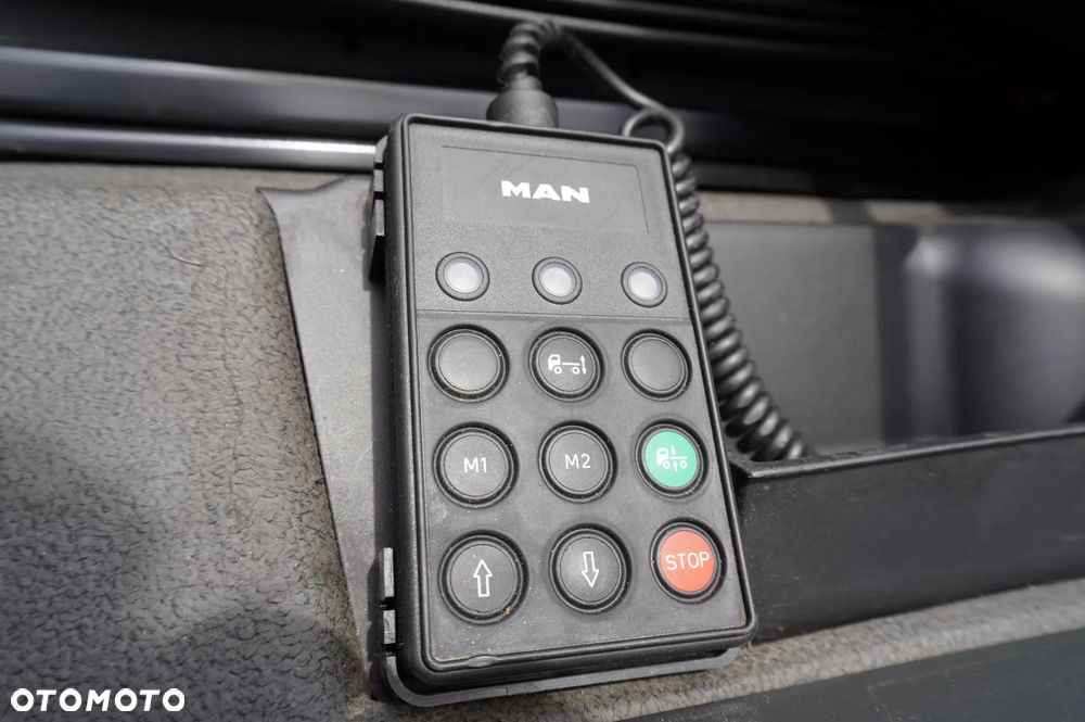MAN TGX 35.580 8x4-4 / rama 830 cm / oś skrętna / 260 tys. km - 29