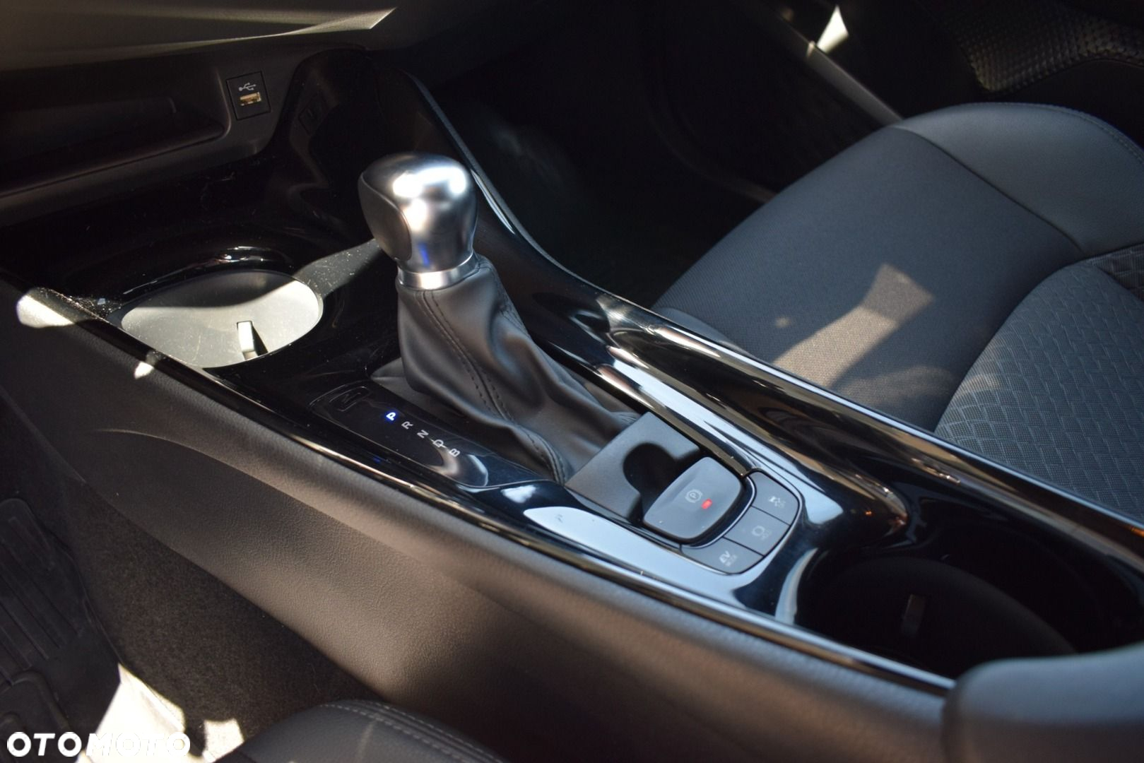 Toyota C-HR - 16