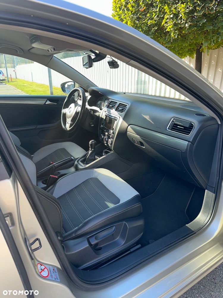 Volkswagen Jetta 1.4 TSI Highline - 15