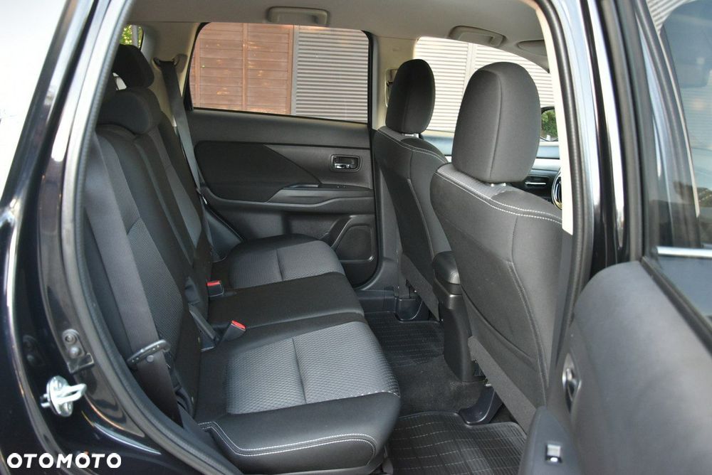 Mitsubishi Outlander 2.0 Instyle Navi 4WD CVT - 13