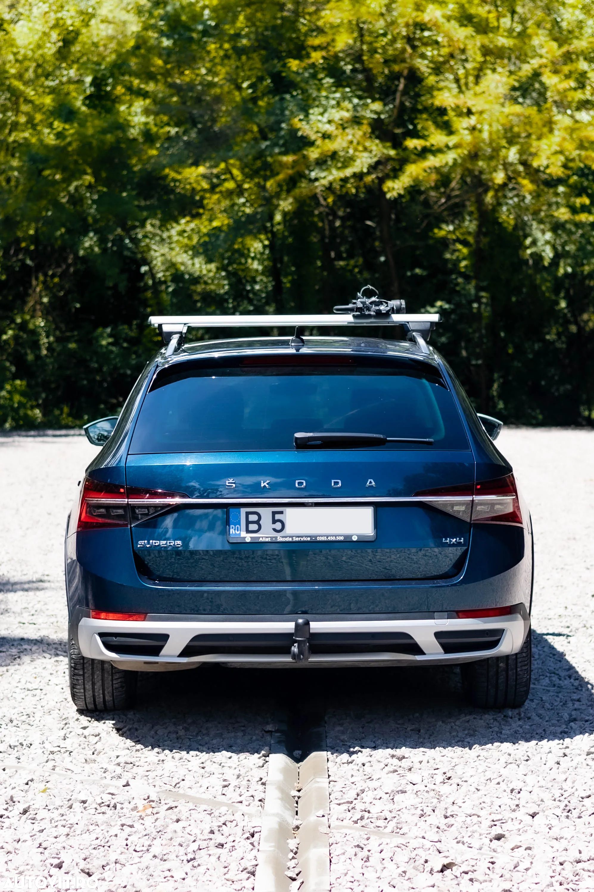 Skoda Superb Combi 2.0 TDI 4X4 DSG Scout - 3