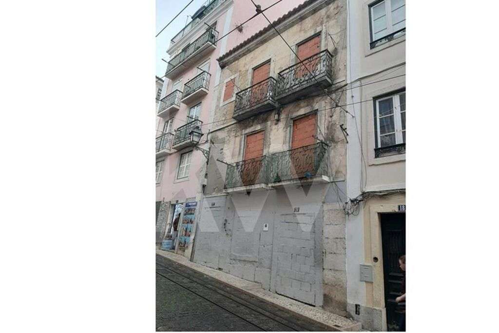 Prédio com 300m2 > 470 m2 em pleno coração da Bica, em Lisboa - Grande imagem: 2/11