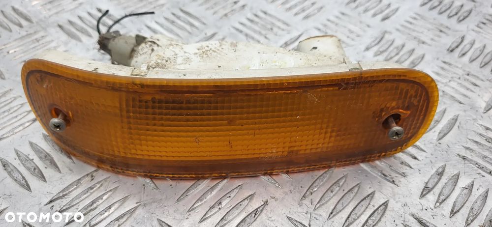 Nissan Terrano II Kierunkowskaz Zderzaka Prawy Przód - 3