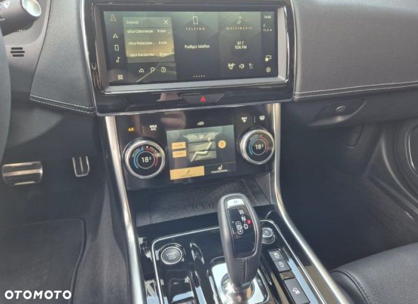 Jaguar XE 2.0 D180 R-Dynamic HSE - 9