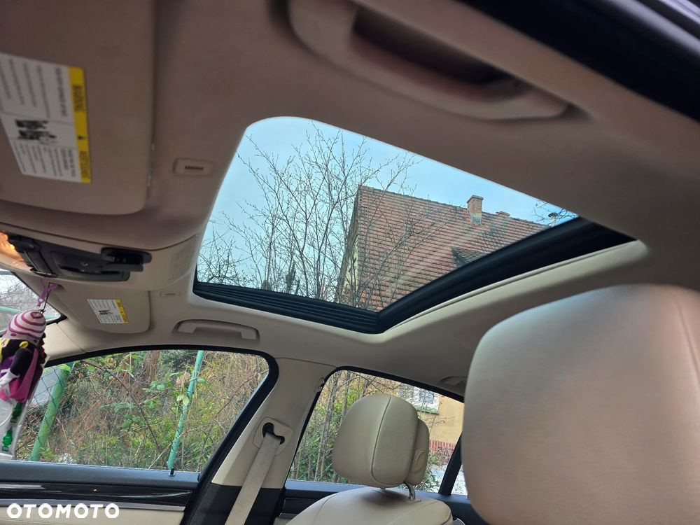 BMW Seria 5 528i Luxury Line - 11