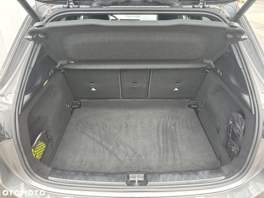 Mercedes-Benz GLA - 25