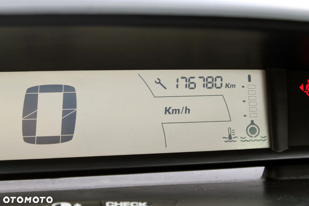 Citroën C4 1.4 16V Style - 15