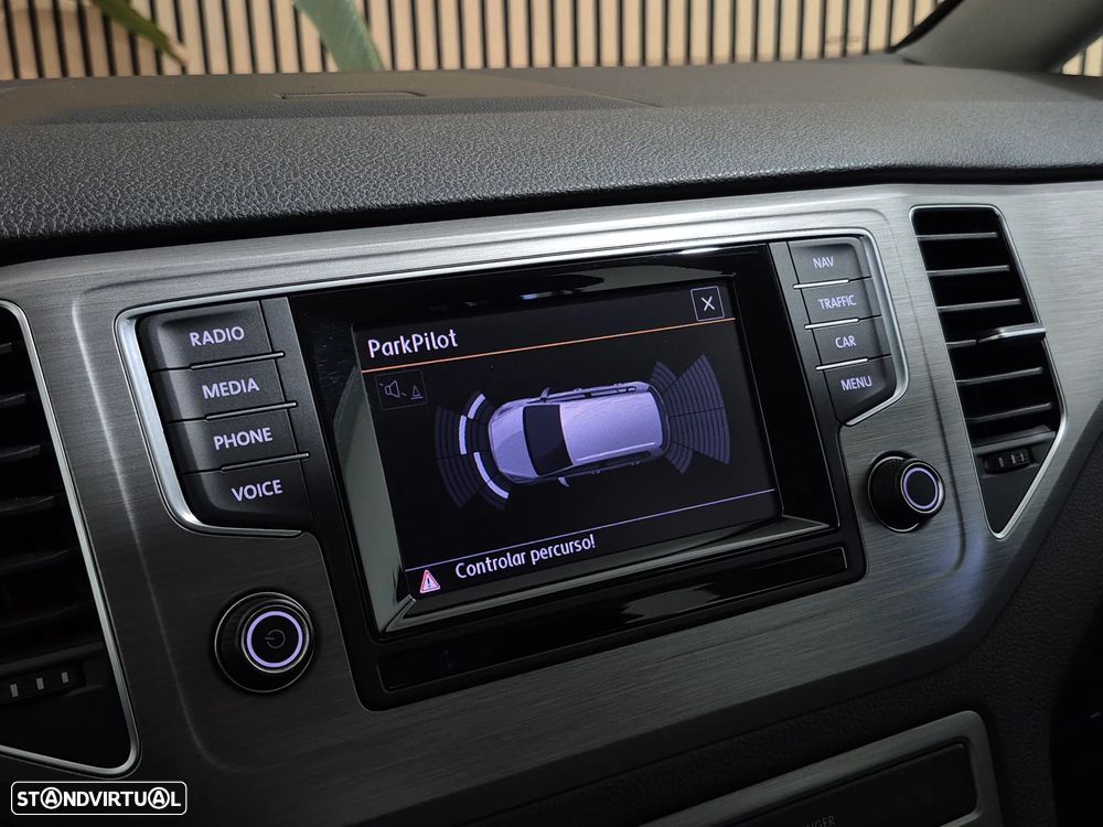 VW Golf Sportsvan 1.6 TDI Confortline BlueMotion - 16