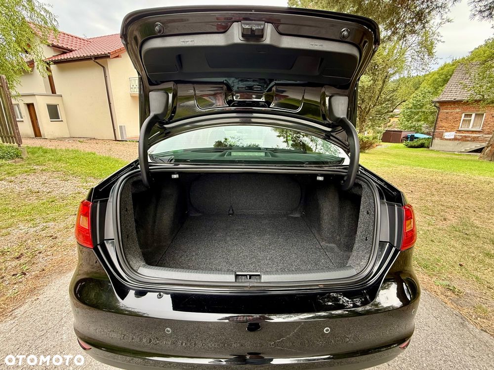 Volkswagen Jetta 1.6 TDI Comfortline - 25