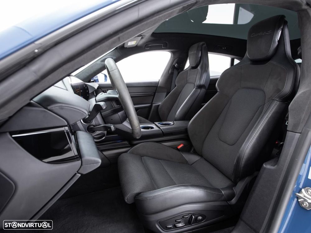 Porsche Taycan Turbo S - 10