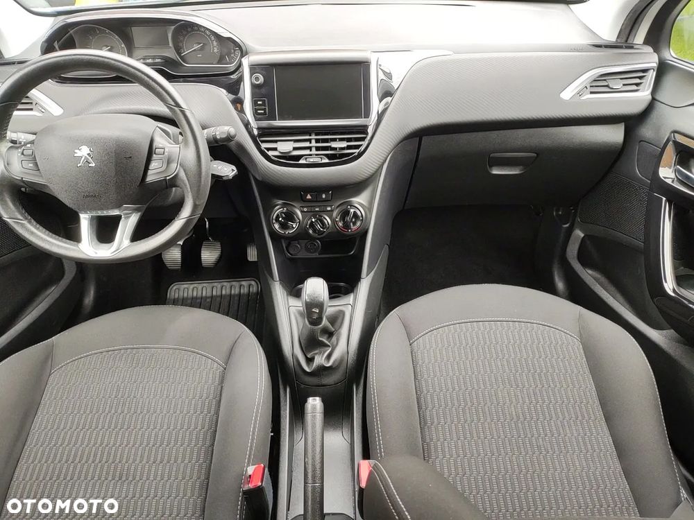Peugeot 208 - 18