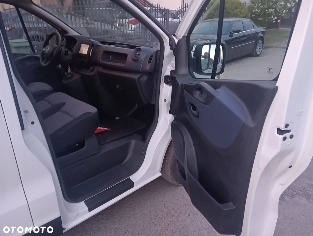 Opel Vivaro - 10