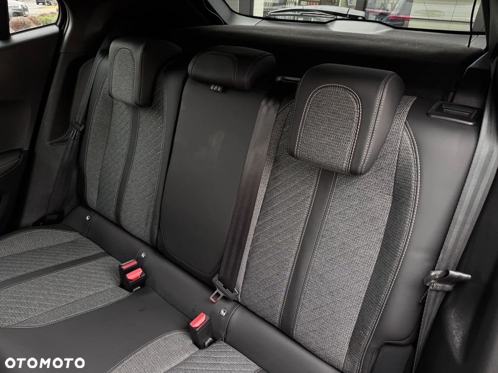 Peugeot 2008 PureTech 130 Allure S&S EAT8 - 26