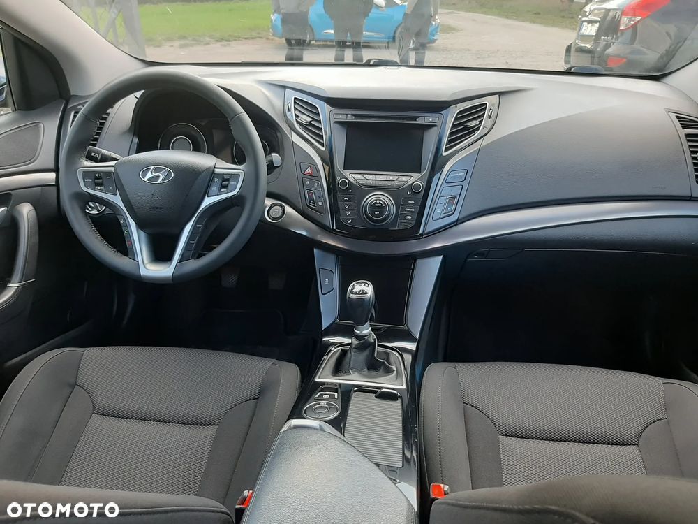 Hyundai i40 Kombi blue 1.6 Family - 22