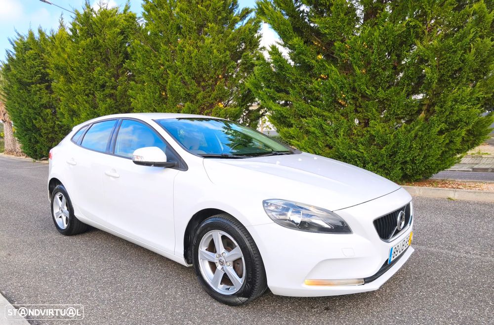 Volvo V40 2.0 D2 Momentum Eco - 1
