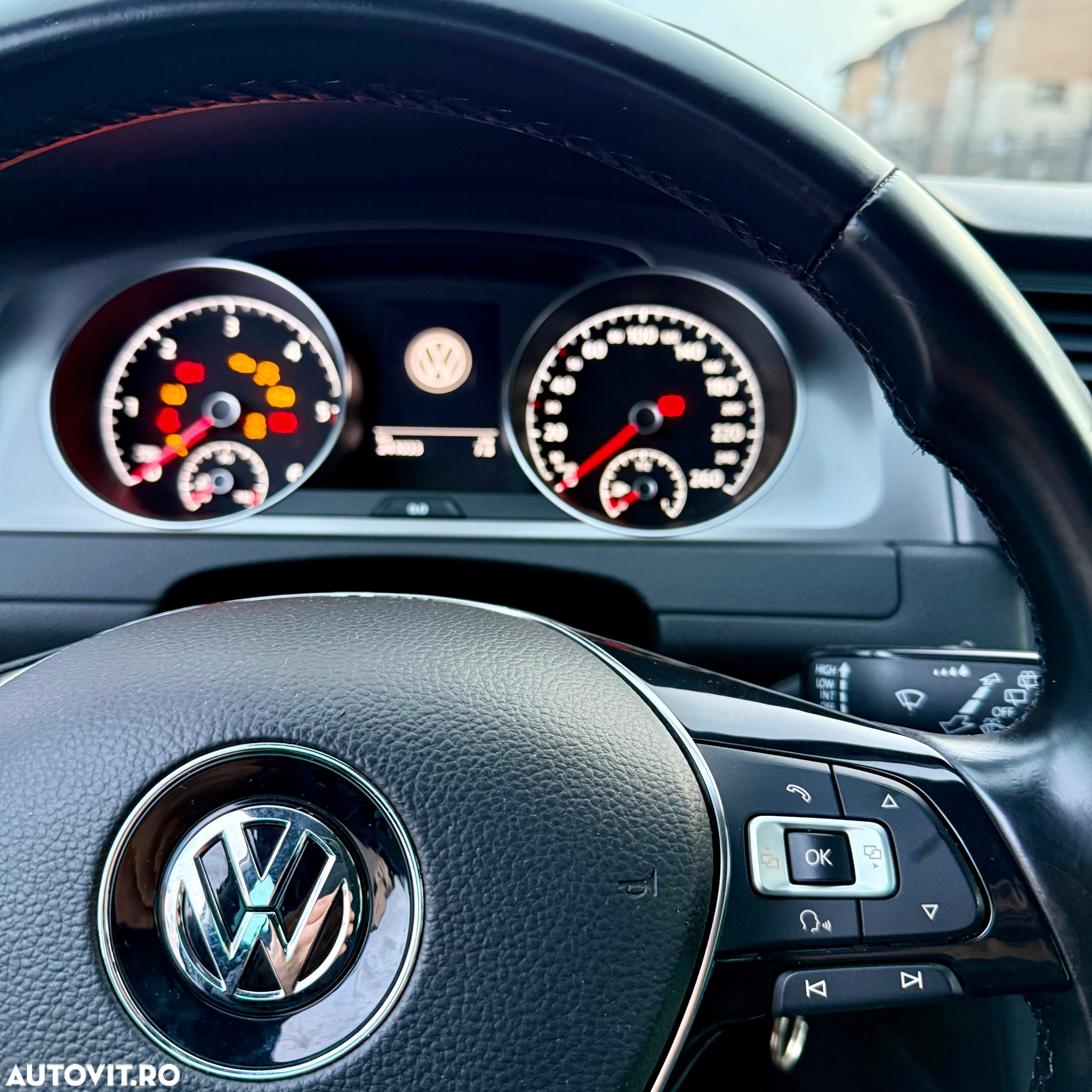 Volkswagen Golf 1.6 BlueTDI DSG Comfortline - 9