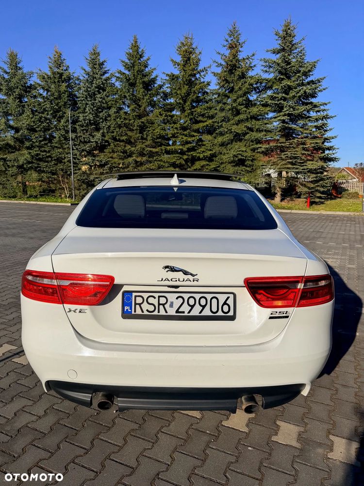 Jaguar XE 25t AWD Prestige - 12