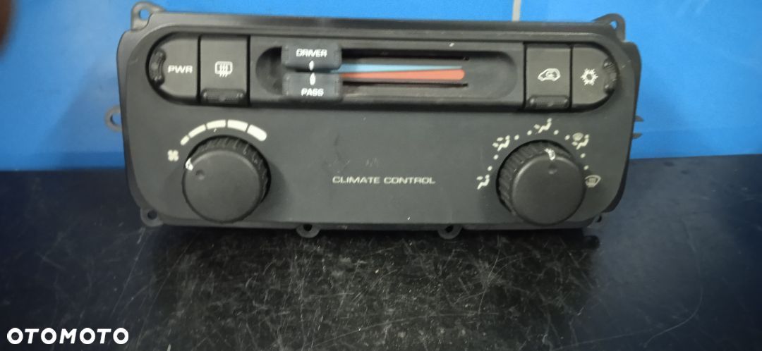 Panel nawiewu Chrysler Voyager 05005039AA - 1