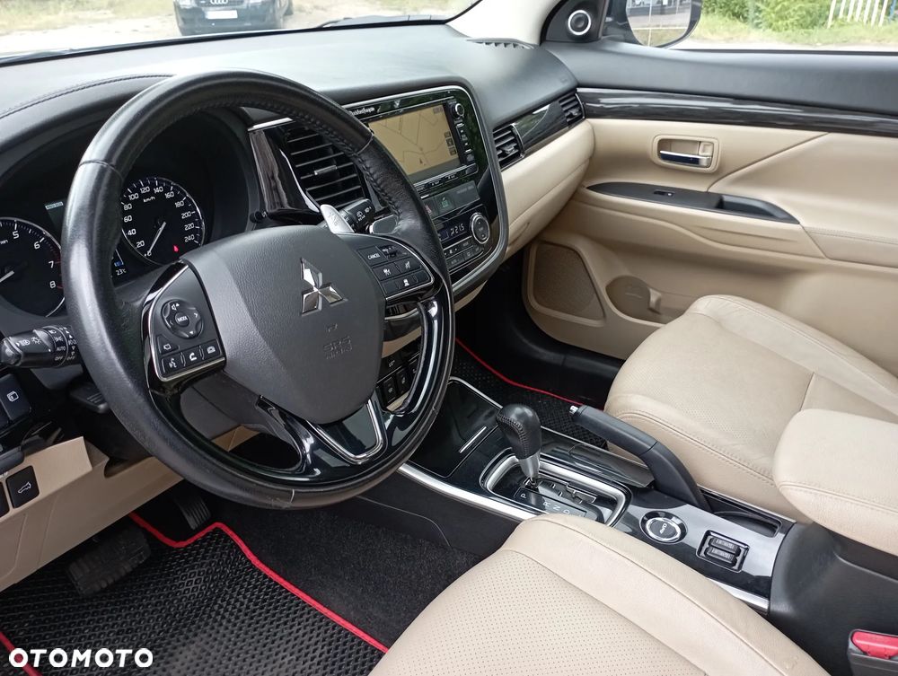 Mitsubishi Outlander 2.0 Instyle Navi 4WD CVT - 3