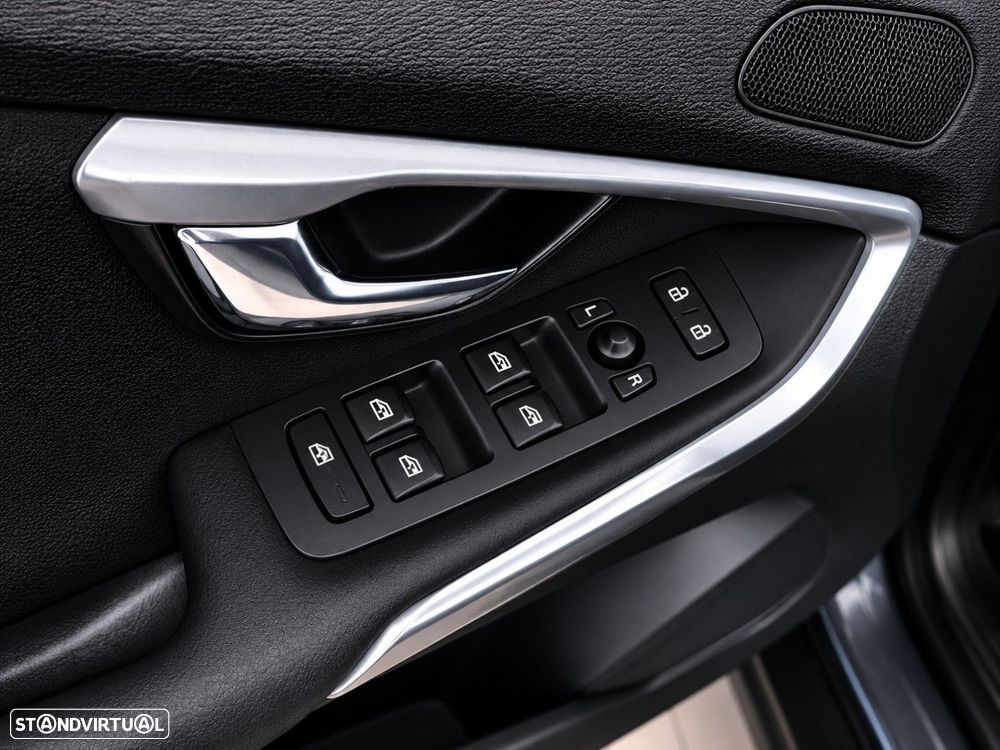 Volvo V40 1.6 D2 Momentum — fotografia 18