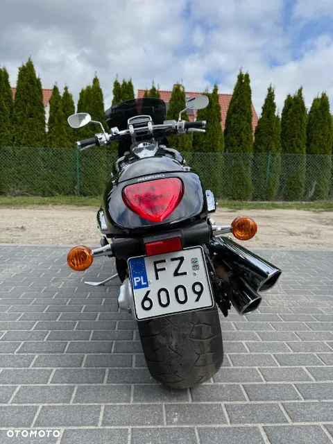 Suzuki Intruder - 3