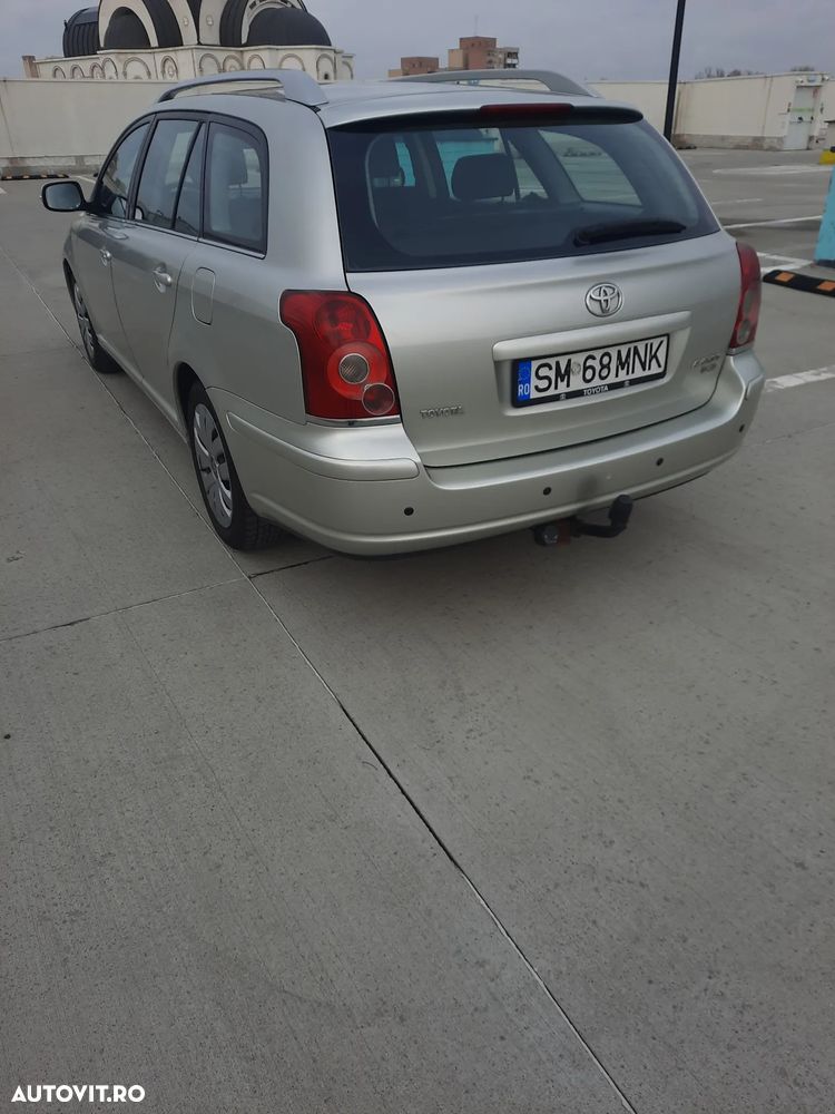 Toyota Avensis 2.2 D-4D Sedan Sol - 14