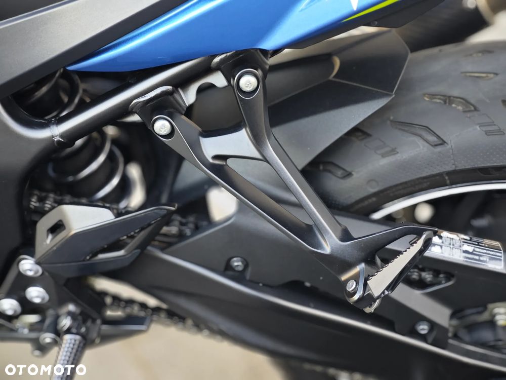 Suzuki GSX - 33