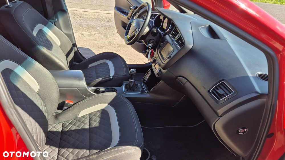 Kia Ceed 1.6 CRDi 136 ISG GT Line - 25