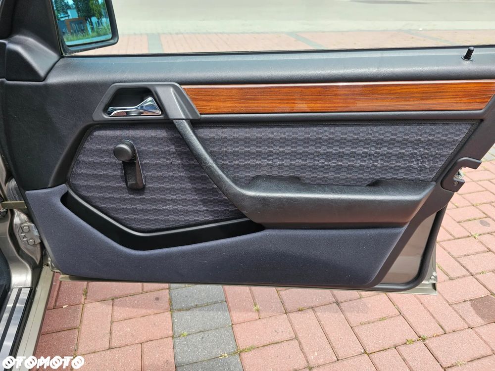 Mercedes-Benz W124 (1984-1993) ver-standard - 20