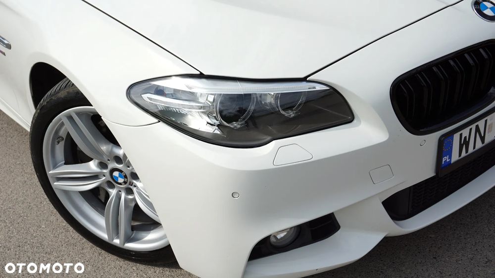 BMW Seria 5 525d xDrive Touring - 12