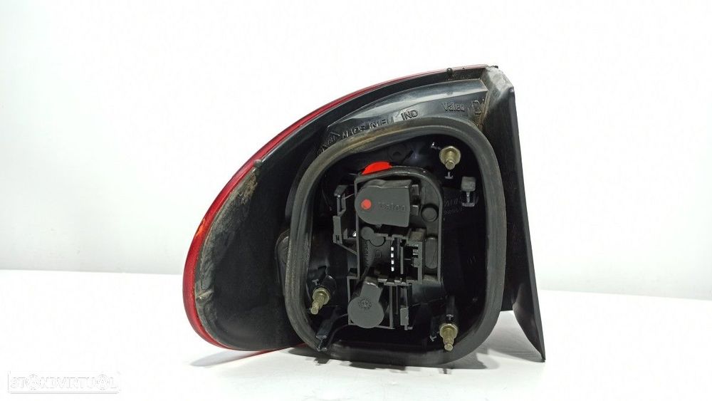 FAROLIM TRASEIRO DIREITO RENAULT MEGANE I FASE 2 CLASSIC (LA..) 1.4 16V RXE - 4