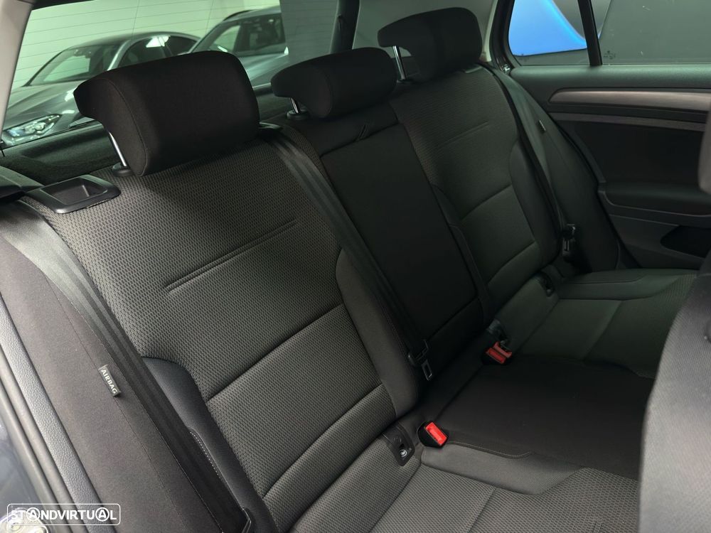 VW Golf 1.6 TDI Confortline DSG - 39