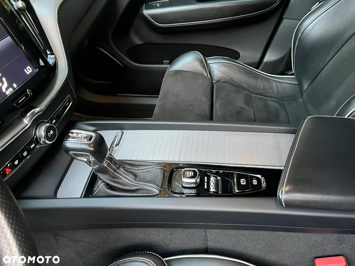 Volvo XC 60 D5 SCR AWD R-Design - 9