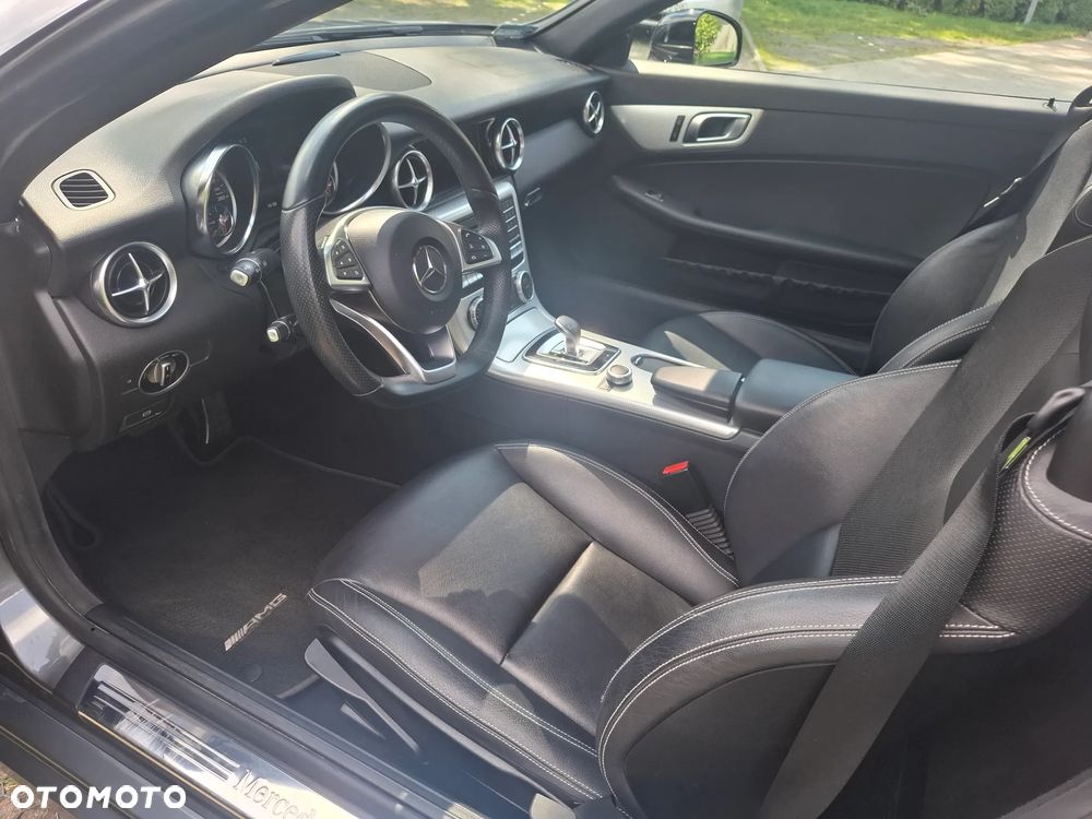 Mercedes-Benz SLC 200 9G-TRONIC RedArt Edition - 20