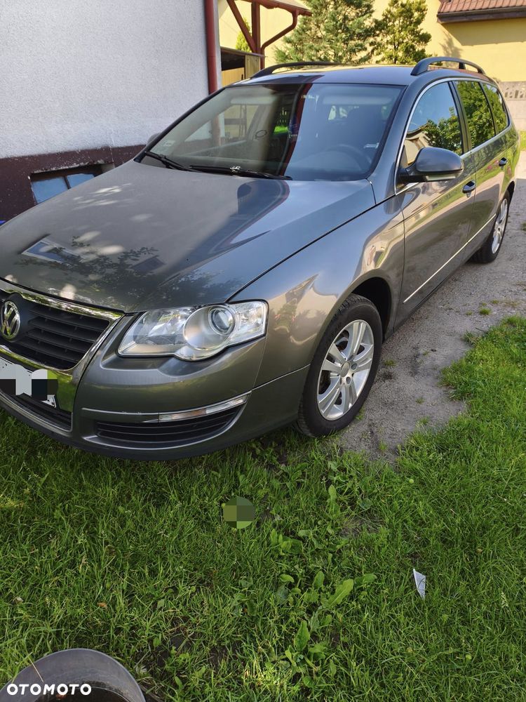 Volkswagen Passat - 1