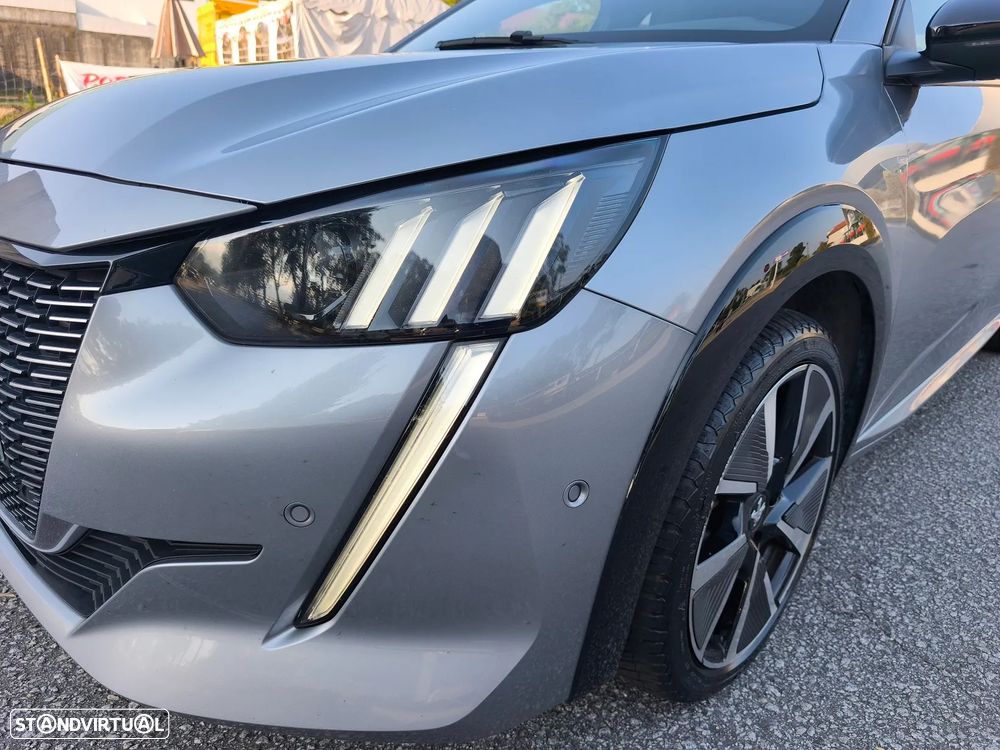 Peugeot e-208 GT - 12