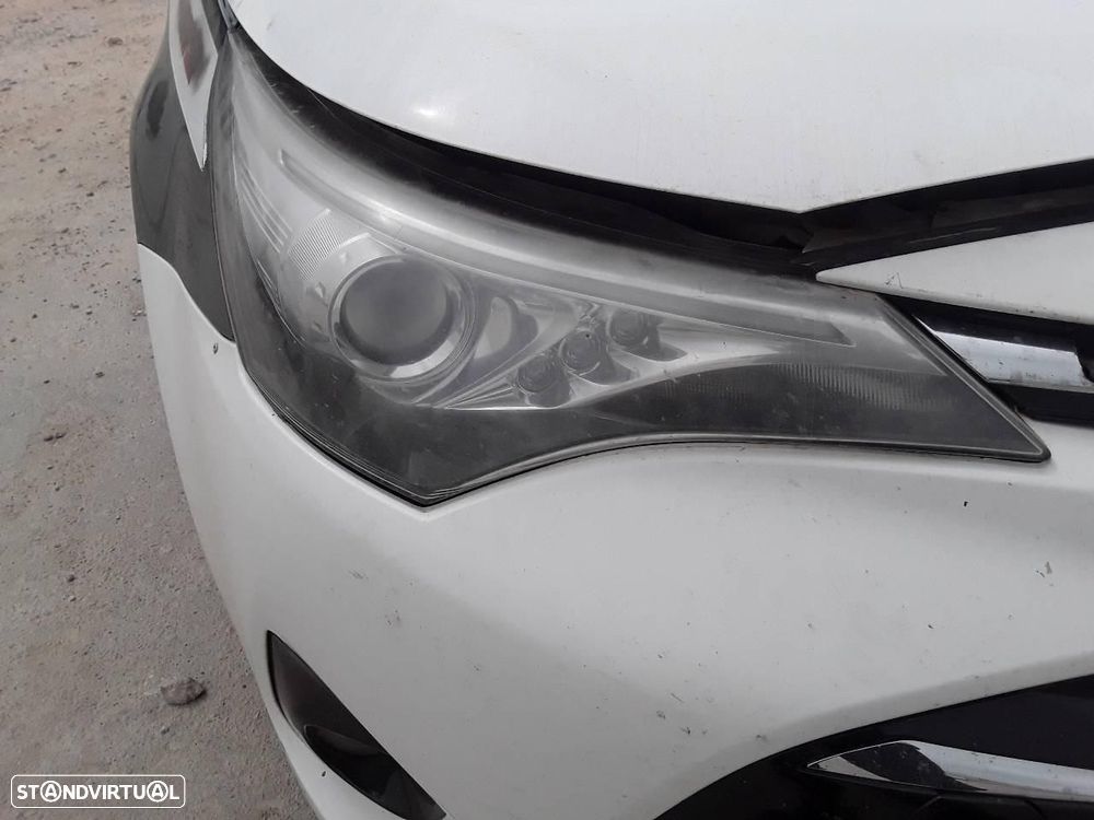 FAROL DIREITO TOYOTA AVENSIS T27 - 1