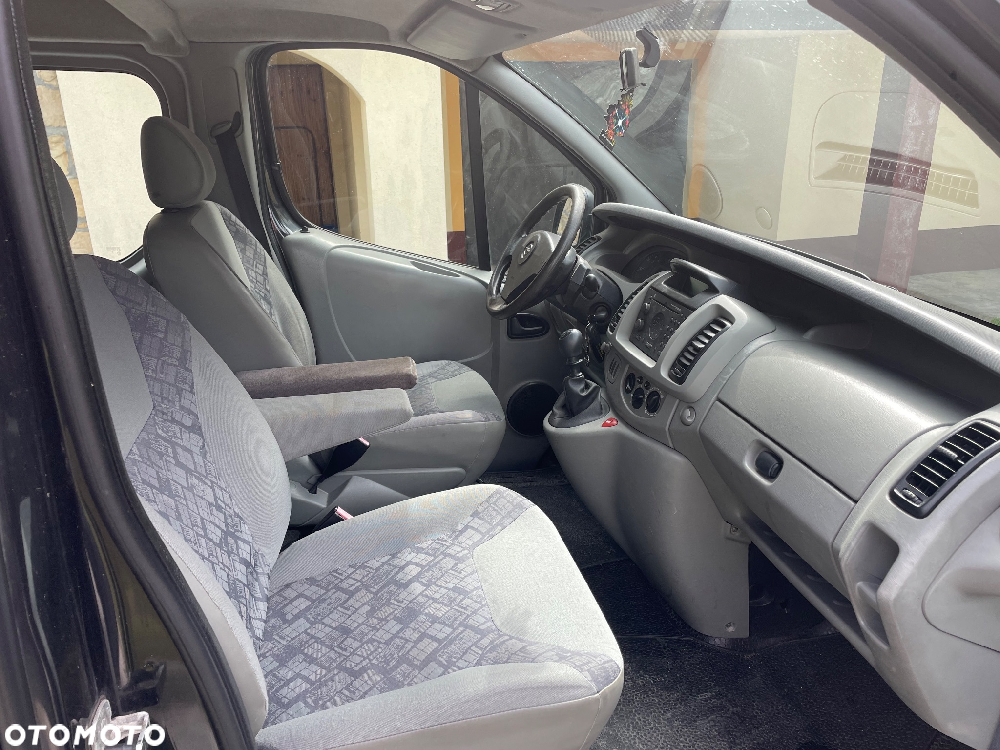 Opel Vivaro 2.5 CDTI L2H1 - 11